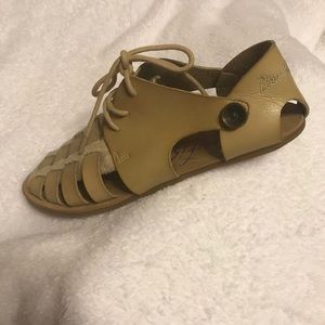 8 Blowfish Malibu Tan Canvas Manmade Uppers Flats